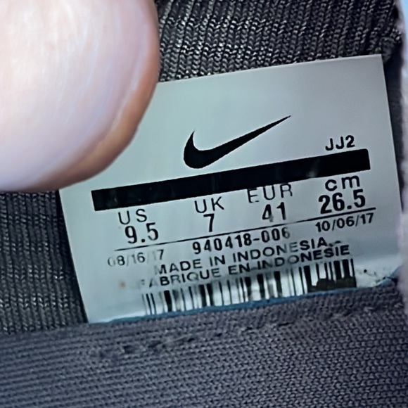 GUC Nike Sneakers Size 9.5 - Picture 5 of 5